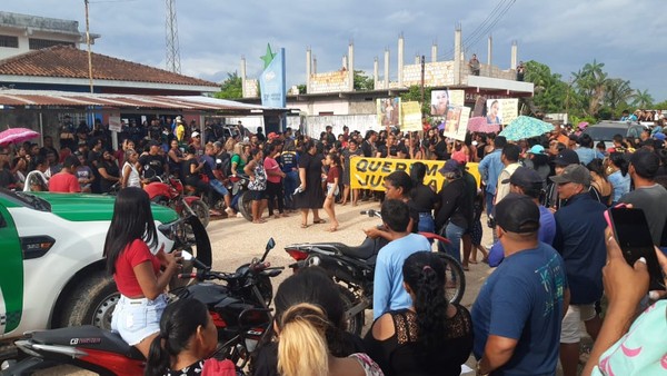 Assista; População invade presídio e espanca abusador no AM