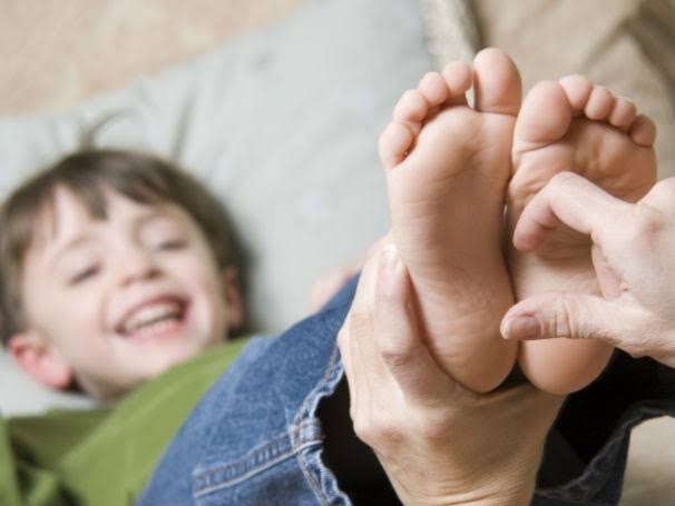 Cócegas no cérebro? Conheça mecanismo de defesa do nosso corpo que você não sabia