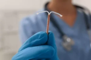 Dói para colocar o DIU? O que toda mulher precisa saber sobre o método contraceptivo