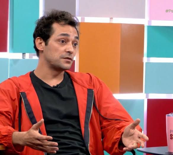 Ator da Globo, Eduardo Sterblitch, revela não ter certeza se é hétero: ‘Não consigo’