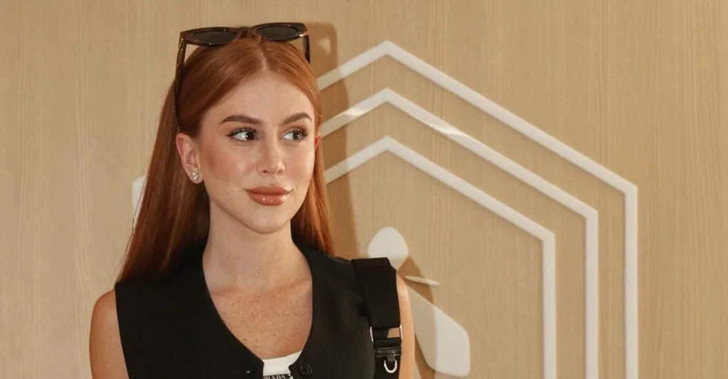 Mari Maria muda de lugar ao ser apagada por influencer em desfile