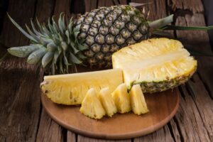 O abacaxi realmente altera o gosto do sêmen? Saiba o que a frutose é capaz de fazer