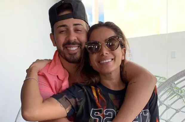 Anitta dá esclarecimentos sobre suposta fortuna recebida de Carlinhos Maia para ser madrinha
