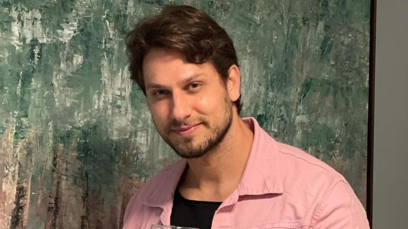 Ex-BBB Eliéser Ambrósio é flagrado fazendo teste de paternidade fora do casamento