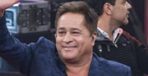 Leonardo é flagrado limpando beijo de fã e é detonado nas redes