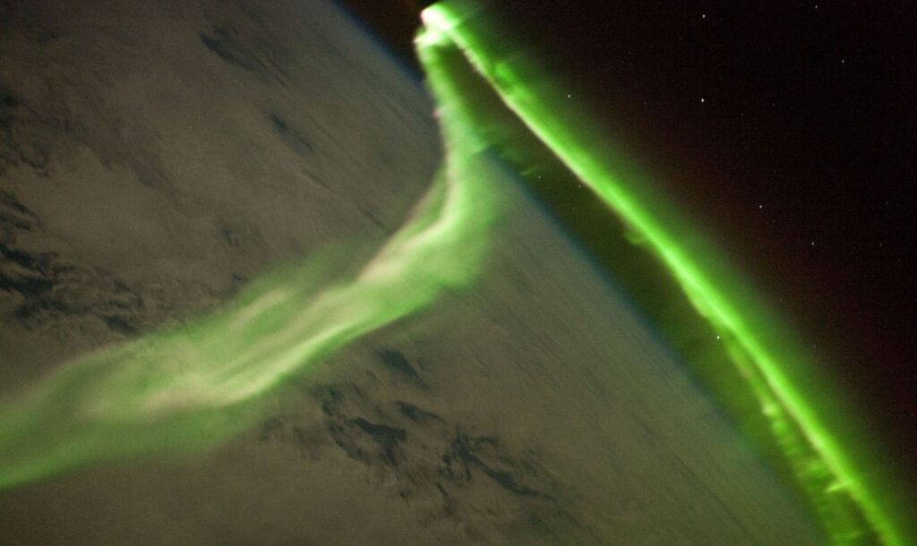 Astronauta filma aurora boreal diretamente do espaço; veja