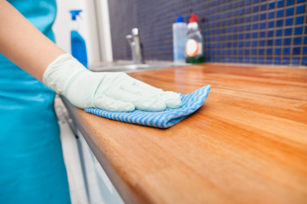 Casa muito limpa pode fazer mal à saúde; entenda