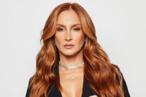 Compositores processam Claudia Leitte por intolerância religiosa após alterar letra de música