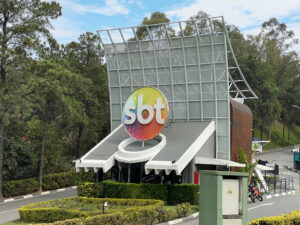 Funcionária com câncer é demitida do SBT e se revolta