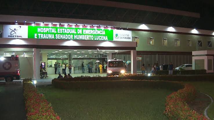 Homem de 60 anos é hospitalizado com objeto de 1 metro em parte íntima