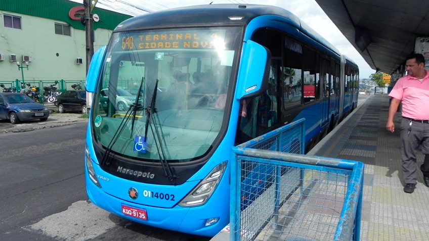 Homem é preso por mostrar genital para passageira em ônibus