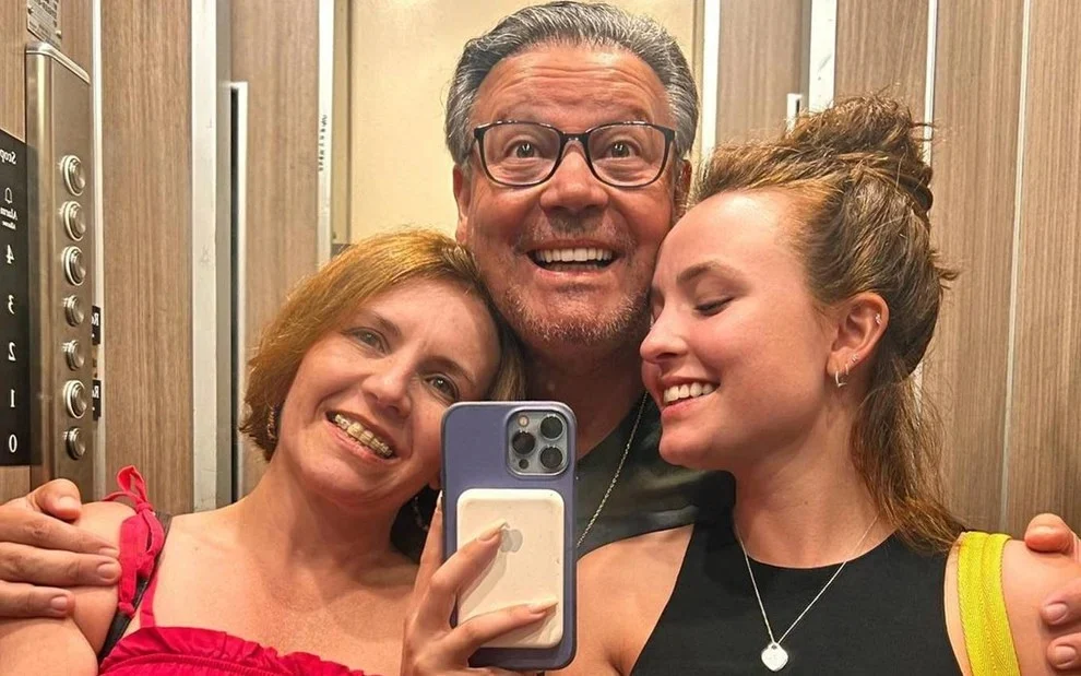 Larissa Manoela processa gravadora por contrato com assinado pelos pais