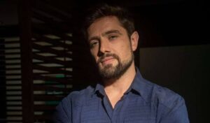 Rafael Cardoso, ex-Globo, detona emissora nas redes sociais