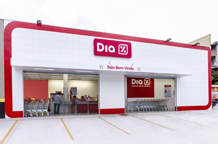Veja; teto de supermercado desaba deixando feridos em SP