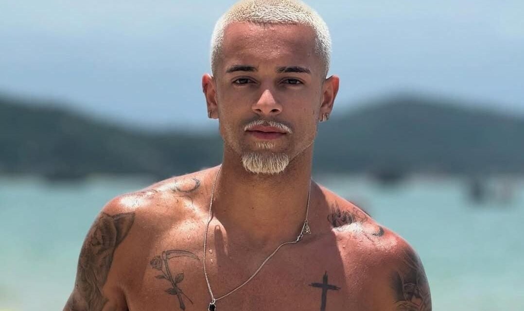 Alertado por seguidores, influenciador remove tatuagem por medo de facção antes de viagem