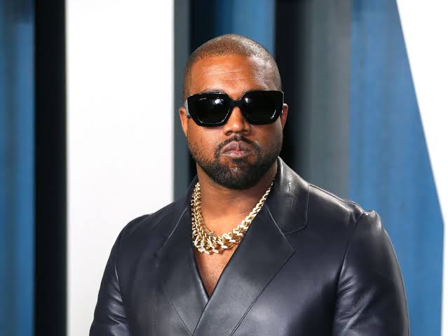 Kanye West surta e se declara nazista no X
