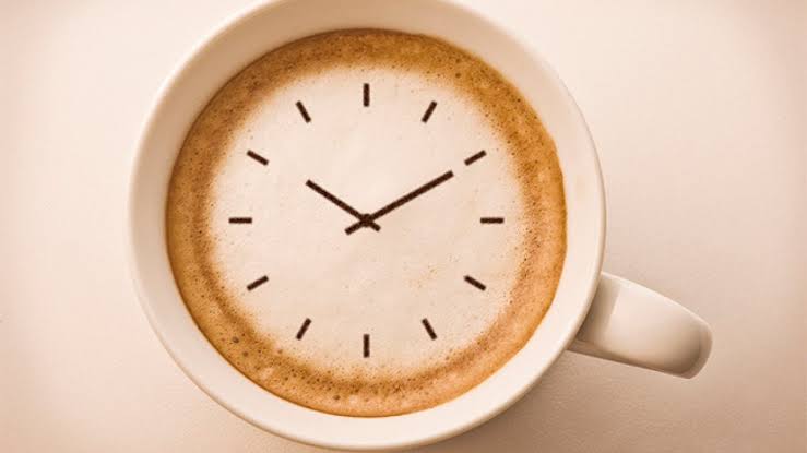 Estudo fala em hora certa para tomar café e obter benefícios; saiba mais