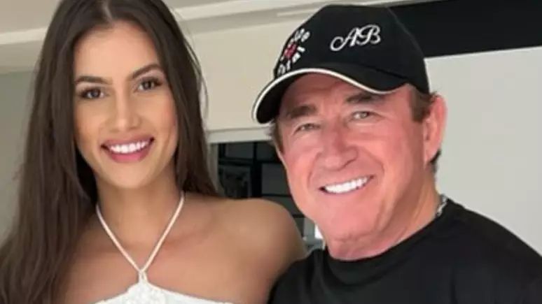 Amado Batista marca casamento com miss 50 anos mais nova