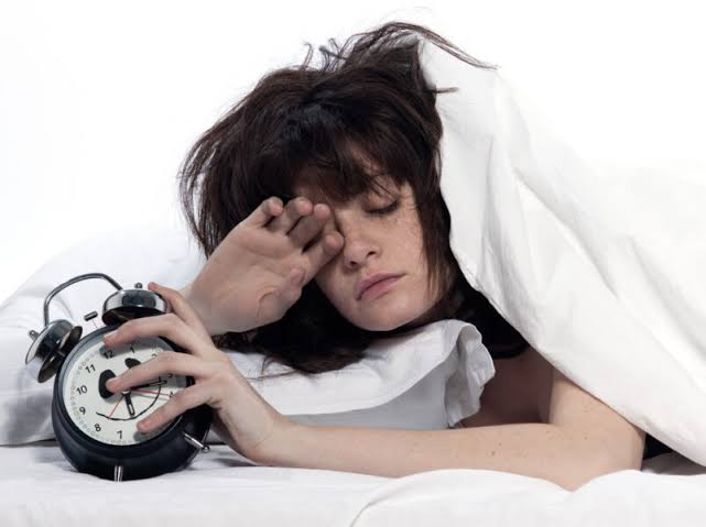 Acorda cansado? Conheça algumas dicas para acordar disposto e dormir melhor