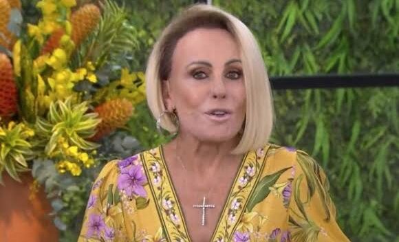 Ana Maria Braga manda beijo para cantora morta há 24 anos e vira piada nas redes