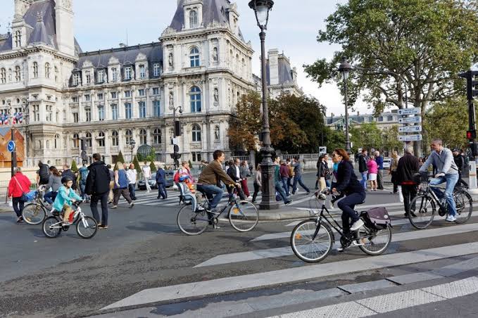 Paris toma mais uma medida para se tornar uma cidade sem carros
