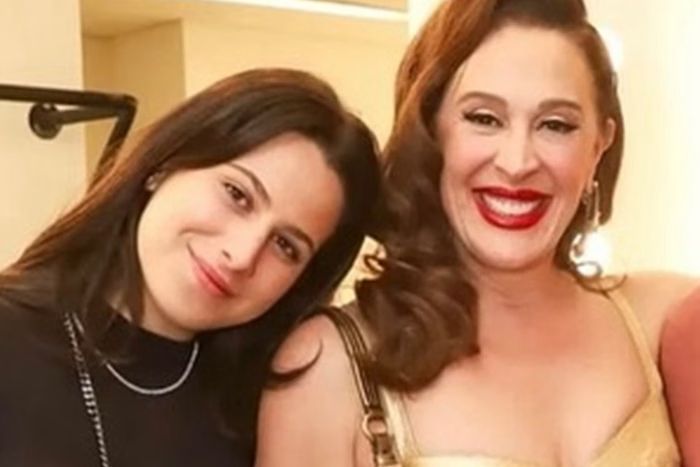 Filha de Claudia Raia quebra o silêncio sobre polêmica do vibrador