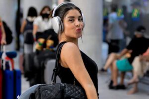 Gkay é barrada em aeroporto por abuso de procedimentos estéticos