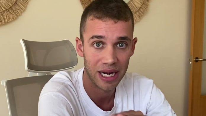 Influenciador sofre AVC por infecção ao roer unhas