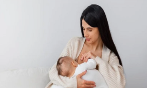 Brasileiros tentam levar vantagem com uso de bebês reborn em estabelecimentos; entenda
