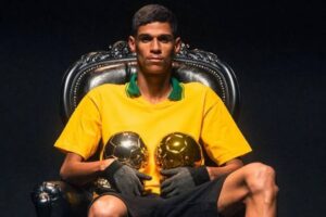 Luva de Pedreiro pede dinheiro à artista internacional para pagar multa