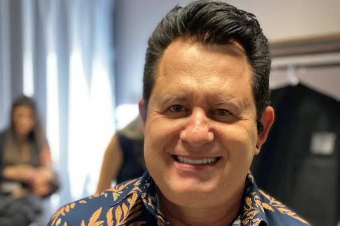 Morrone passa por cirurgia após grave ferimento na cabeça ao cair do palco