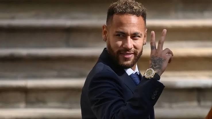 Neymar compra mansão milionária para ex-affair