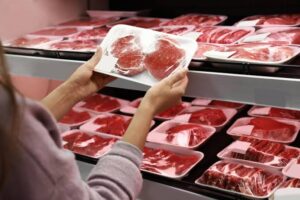 Pesquisa aponta associação entre embalagens plásticas de alimentos e doenças cardíacas