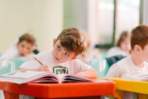 Polêmica: SP inicia projeto com inteligência artificial no ensino estadual