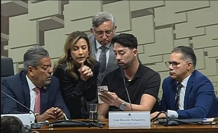 Senadores viram piada ao ver Rico Melquiades jogar ‘Tigrinho’ durante CPI das Bets
