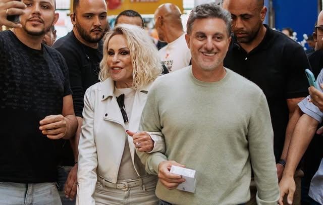 Ana Maria Braga expõe intimidade e diz que adora se encarar nua