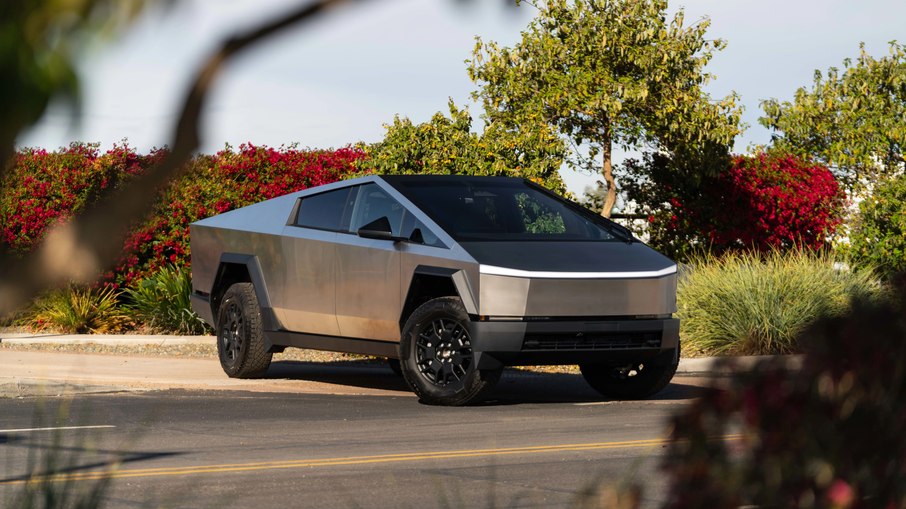 Em crise, Elon Musk cria cemitérios de carros para Teslas não vendidos