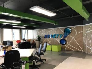 Equipe de Datena faz motim em frente a RedeTV após demissão de diretor