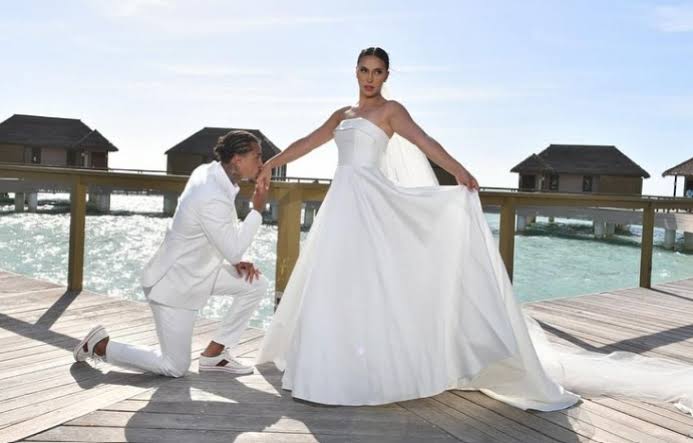 Influenciadora termina casamento com MC Livinho após ganhar carro de luxo