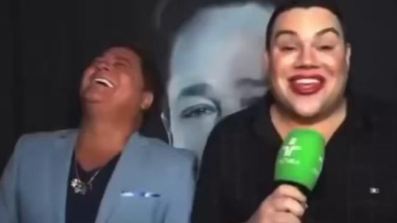 Leonardo tem crise de riso ao ver boca de repórter e é detonado