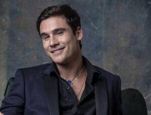 Nicolas Prattes abre o jogo para seguidor e revela tamanho do pênis
