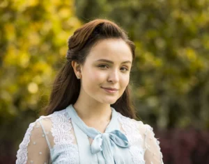 Larissa Manoela rebate críticas sobre atuação em nova novela