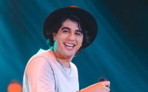 Nattan é flagrado apalpando parte íntima de cinegrafista em bastidor de show