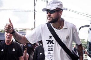 Neymar rebate internauta sobre gastos das filhas