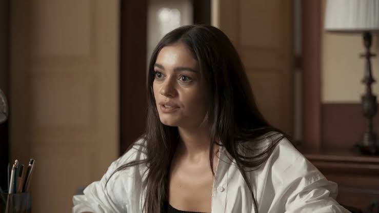 Sophie Charlotte humilha figurantes e surta durante gravações de novela
