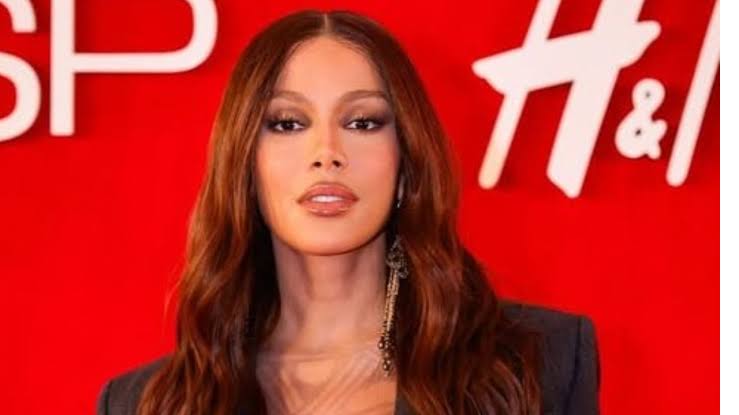 Anitta quebra o silêncio sobre críticas a seu rosto após mudança estética