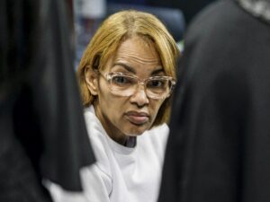 Ex-detenta revela que Flordelis se assumiu bissexual e vive romance na cadeia