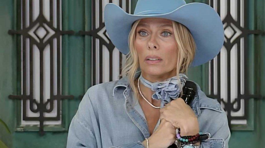 A Fazenda 17: Após críticas, Galisteu se pronuncia sobre tretas cortadas do ao vivo