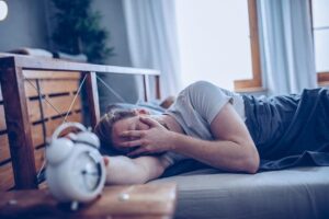 Conheça os impactos neurológicos de dormir menos de 6 horas por noite