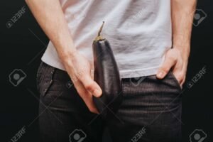 Pesquisa aponta que homens com a berinjela grande têm tendência a serem gays